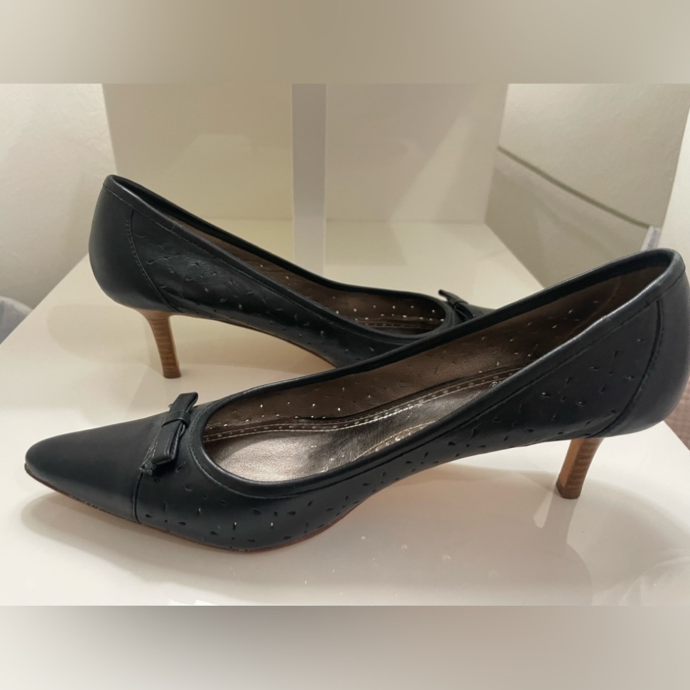 Brooks Brothers Black Heels EUC Size 8.